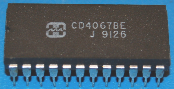 CD4067BE Analog Multiplexer/Demultiplexer, Single, 16-Channel, DIP-24