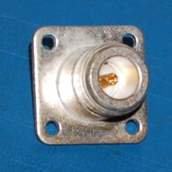 N-Type Female Connector x Solder Cup, 50Ω, Panel-Mount - Cliquez sur l'image pour fermer