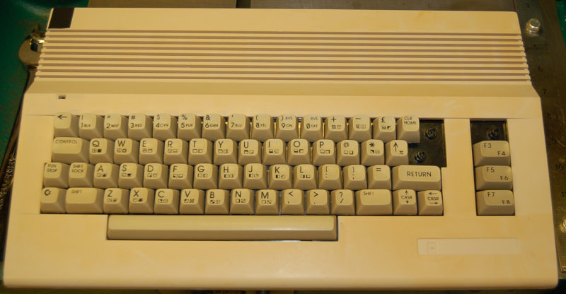 Commodore 64, Missing Keys, As-is / for parts - Click Image to Close