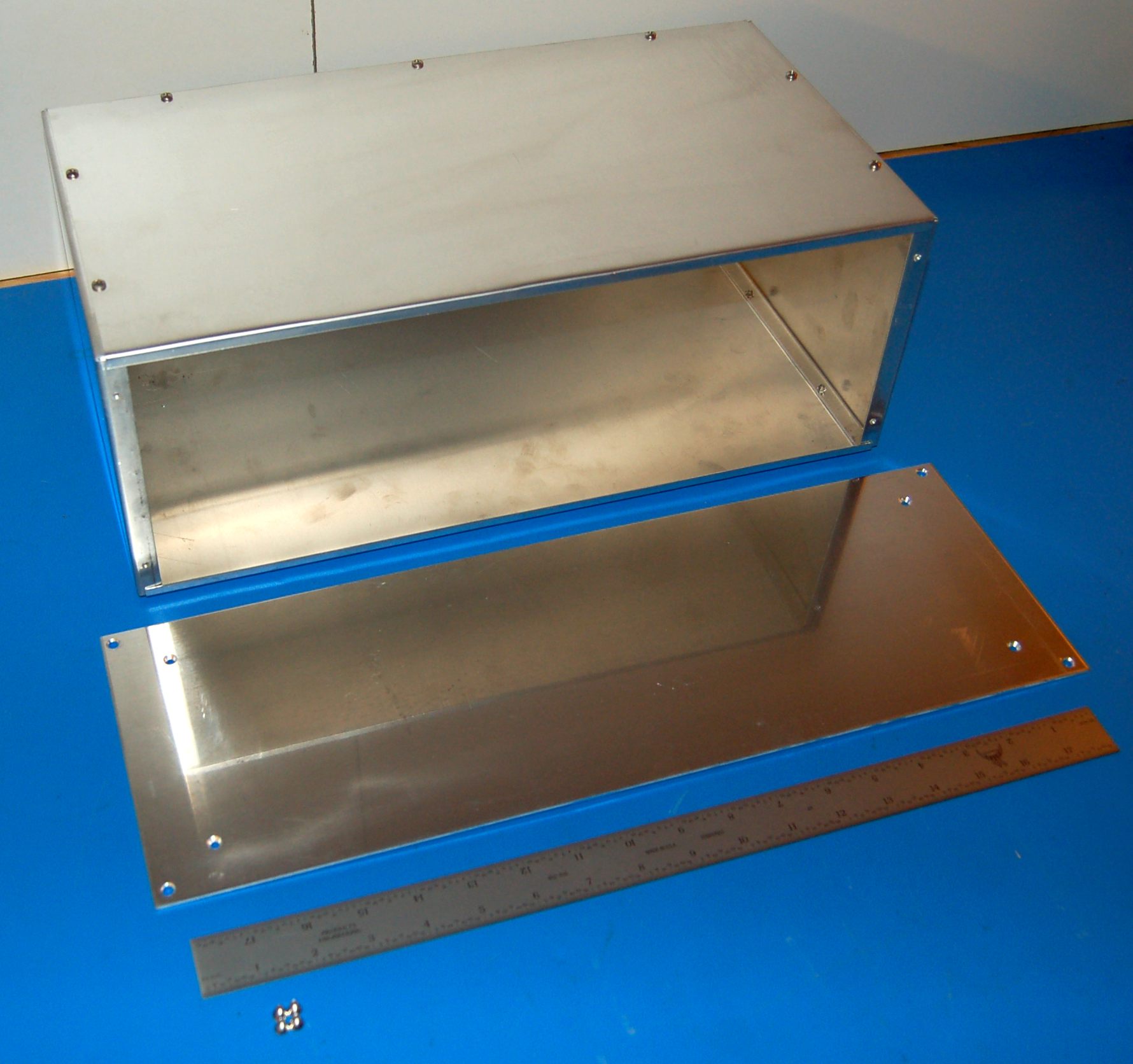 Industrial Aluminium Blank Chassis, 19" Rackmount, 4U x 9" Dp. - Click Image to Close