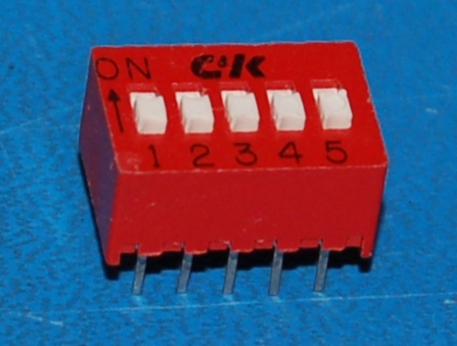 BD05 DIP Switch, 2.5mm Pitch, 5-Position, Red - Click Image to Close