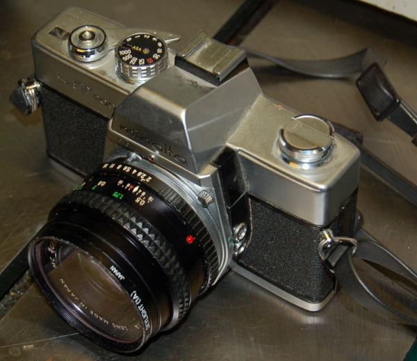 Minolta SR-T-200 Camera + 50mm Lens - Click Image to Close
