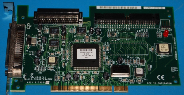 Adaptec AHA-2940UW PCI SCSI Adapter - Cliquez sur l'image pour fermer