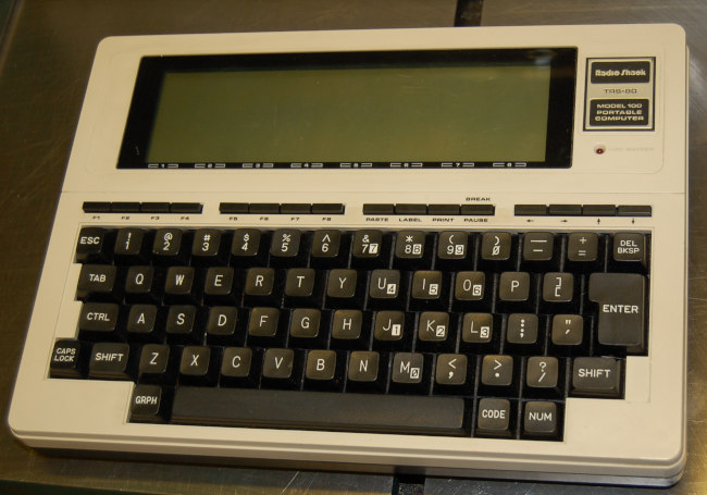 Radio Shack TRS-80 Portable Computer (not working) - Cliquez sur l'image pour fermer