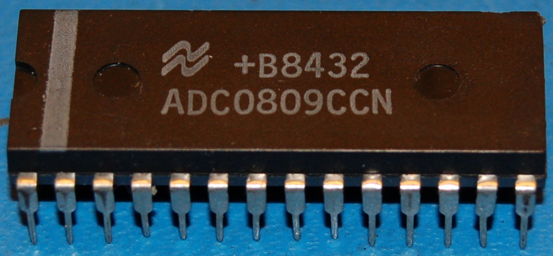 ADC0809 Convertisseur Analogique/Numérique μP-Compatible avec Multiplexeur à 8 Canaux, DIP-28 - Cliquez sur l'image pour fermer