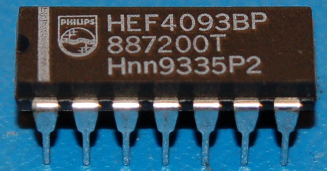 4093BP Quad 2-Input NAND Schmitt Trigger, DIP-14 - Click Image to Close