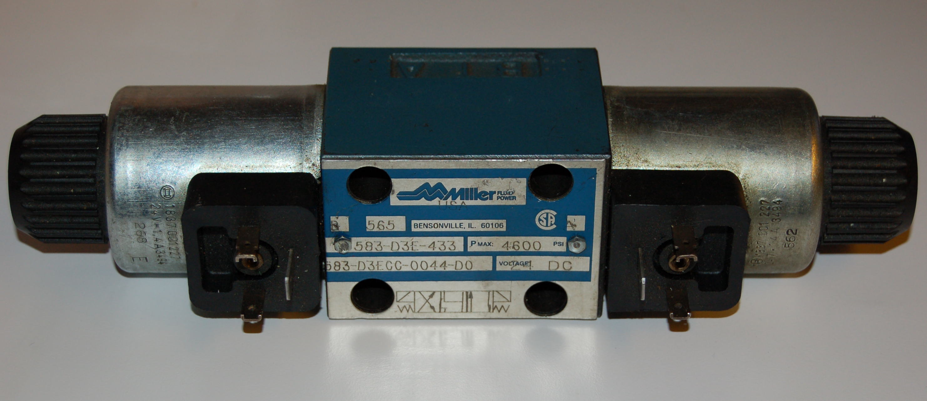 Miller 583-D3E-433 Hydraulic Directional Valve, 4600 PSI (317 bar)